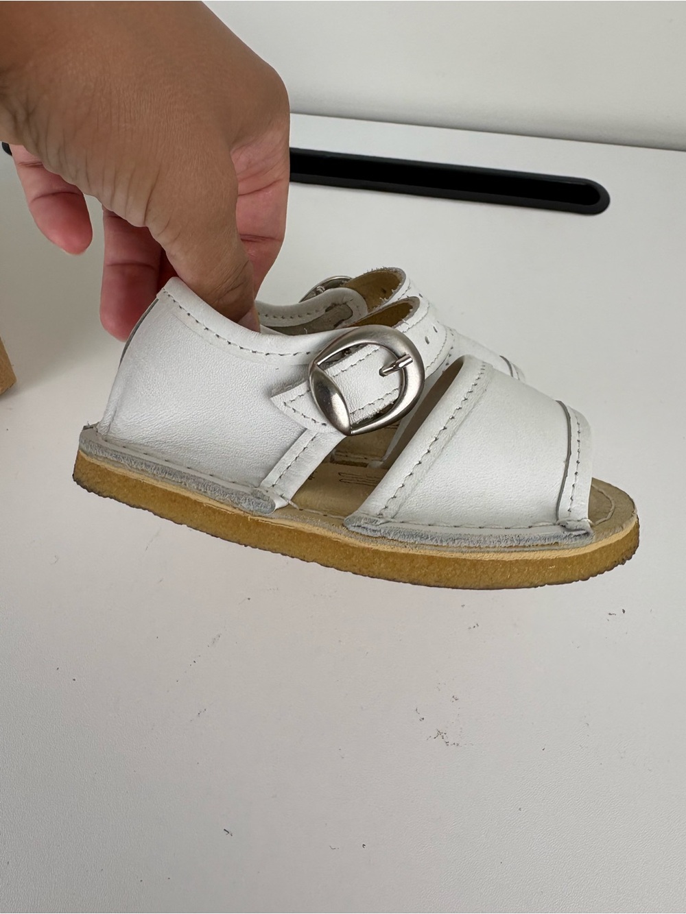 NIB Bear Feet Shoe Co Sandals in White Size 4